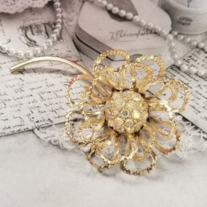 💜Amazing💜 VTG Flower Brooch